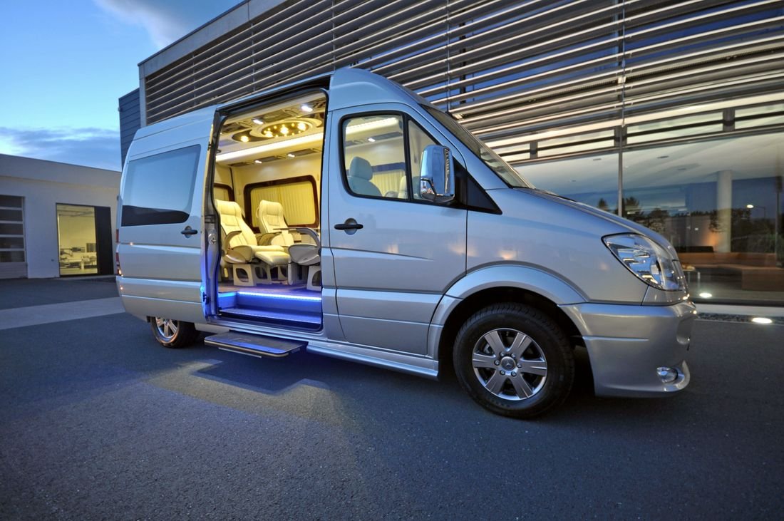 Mercedes-Benz Sprinter minibus