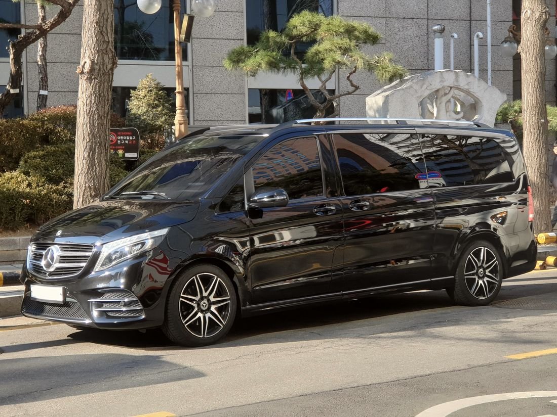Mercedes-Benz V-Class van